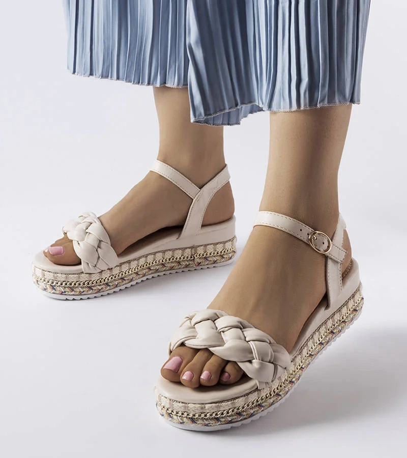 Katrin bézs szandál platformon