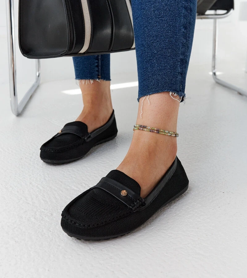 Fombio fekete anyagból készült mokaszinok