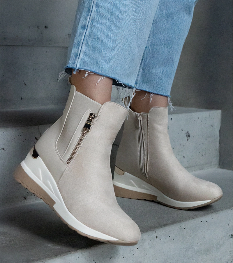 Bézs sportos bokacsizma ékkel Miku