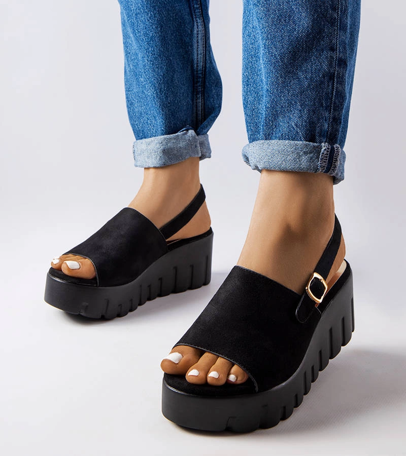 Fekete női cipők kúpos talppal Berfin