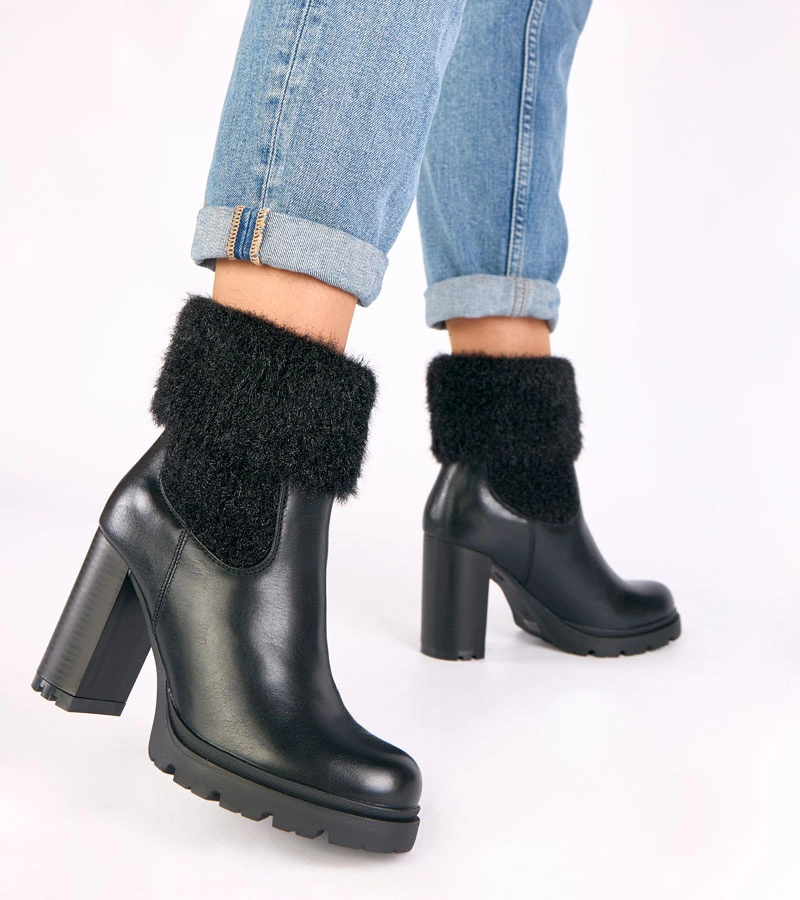 Fekete bokacsizma vastag sarkon díszes szárú Randy