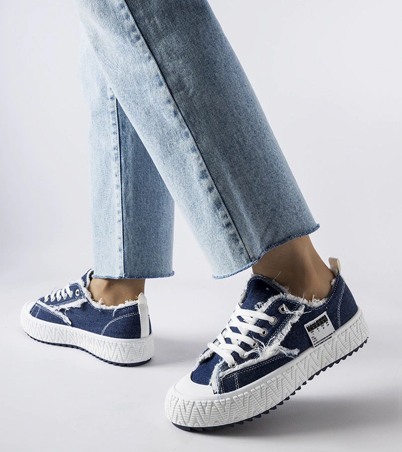 Sötétkék kopottas tréningcipők Safiy