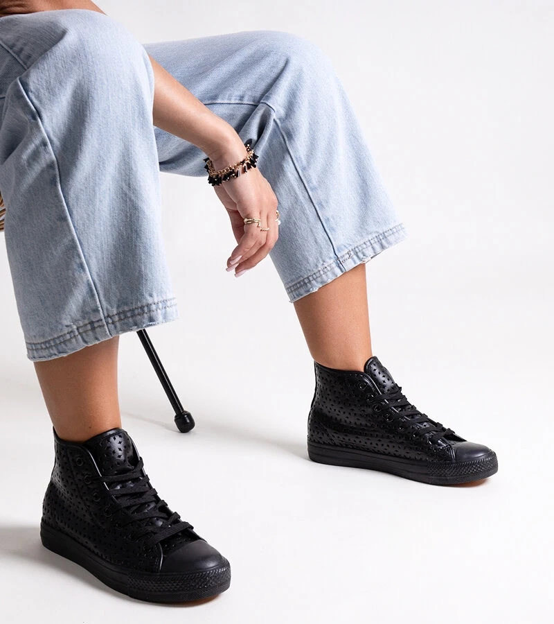 Fekete magas Madala csipkés tornacipő