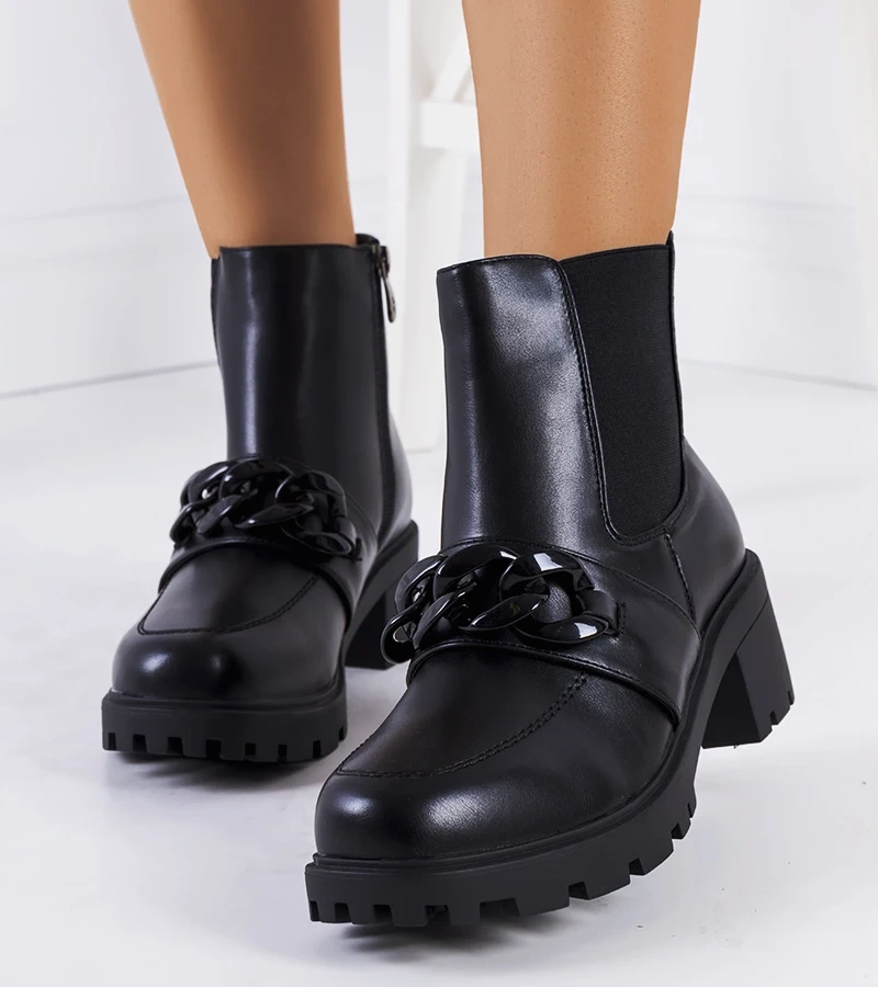 Fekete bokacsizma Bilka láncokkal