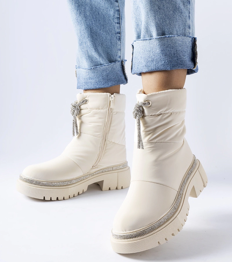 Giusti díszített cirkóniával díszített bézs hótaposók