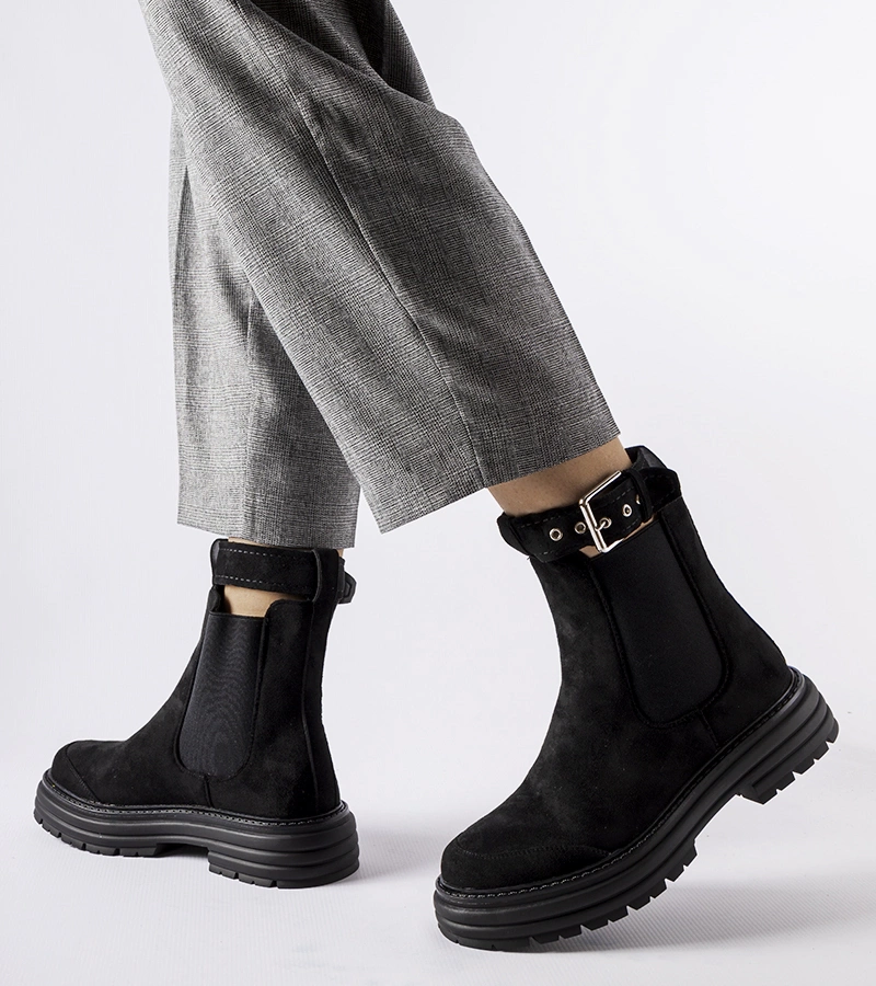 Fekete díszes cipők Abela rögzítéssel