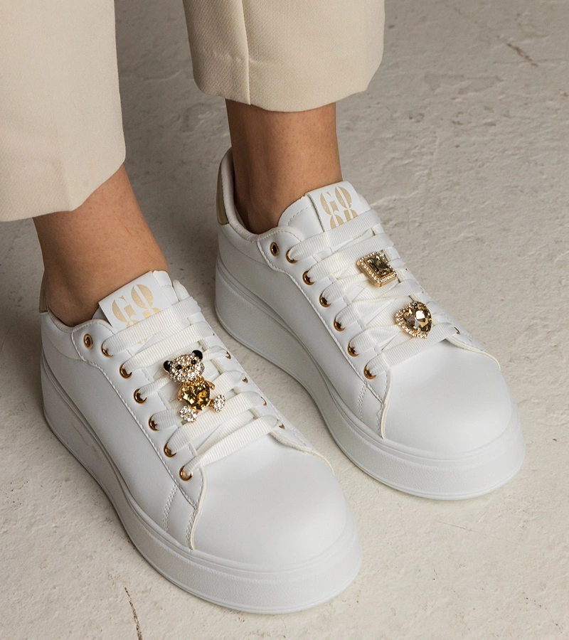 Sarena fehér-arany női tornacipő kövekkel díszítve