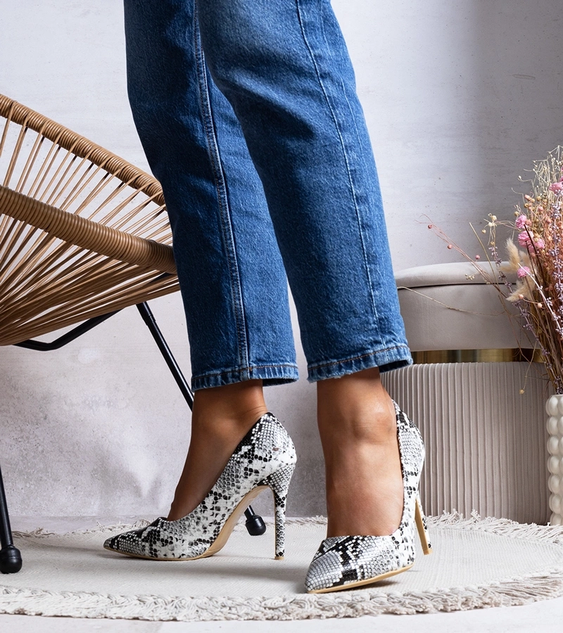 Fehér tűsarok Efrem