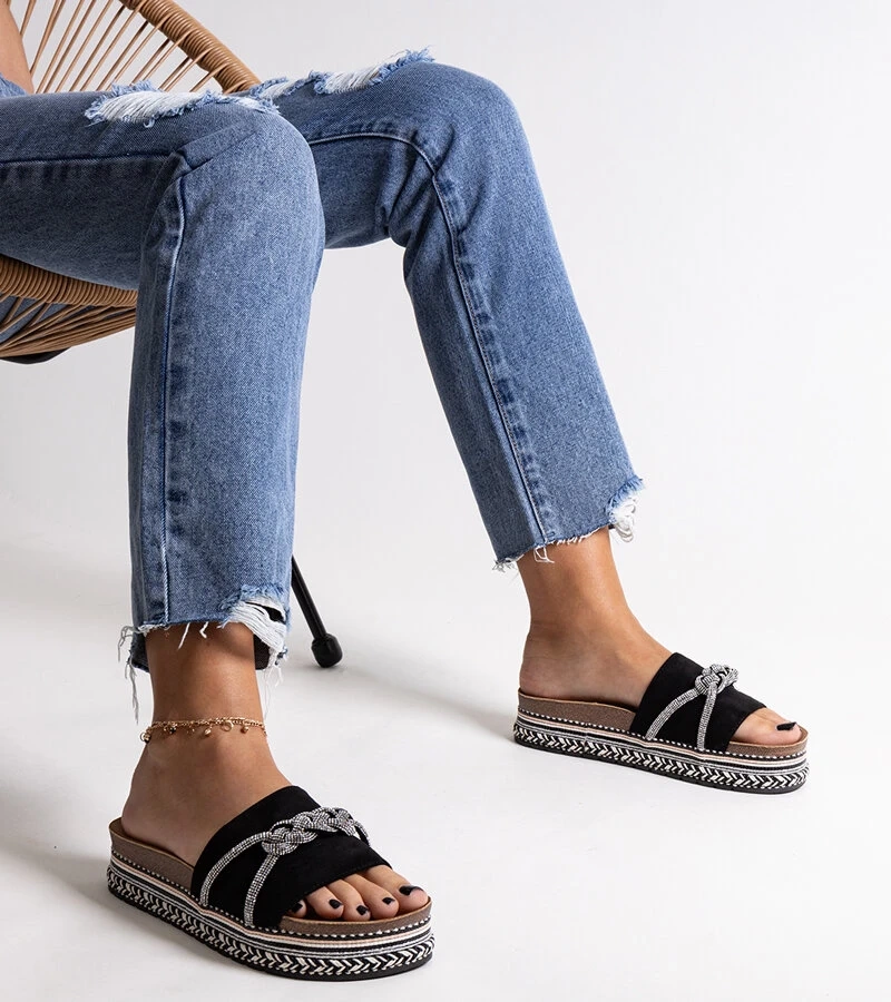 Kamiliana cirkóniával díszített fekete papucsok