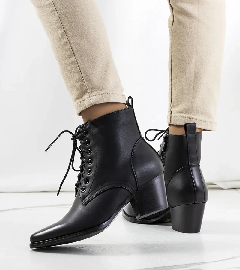 Fekete bokacsizma Seameet