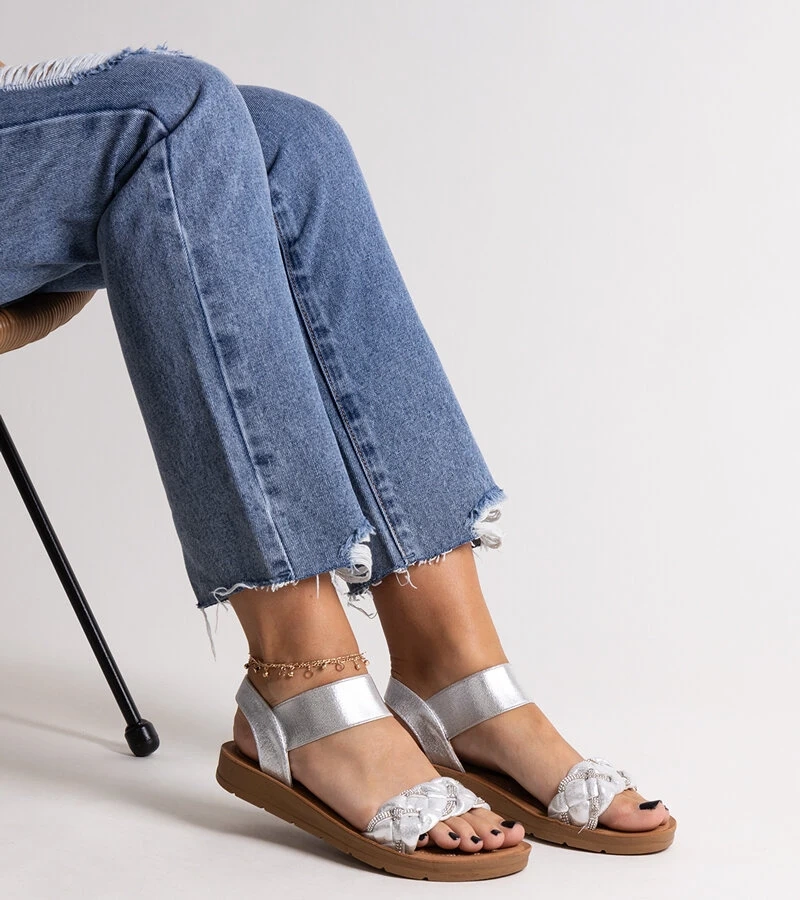 Aldona ezüst szandáljai