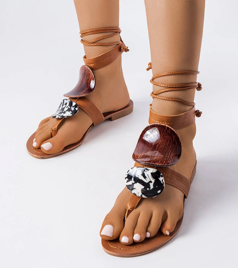 Barna díszes szandál Moines