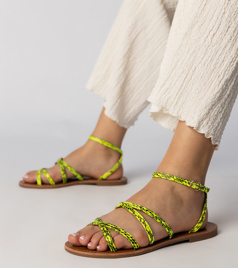 Sárga lapos talpú szandál Kates