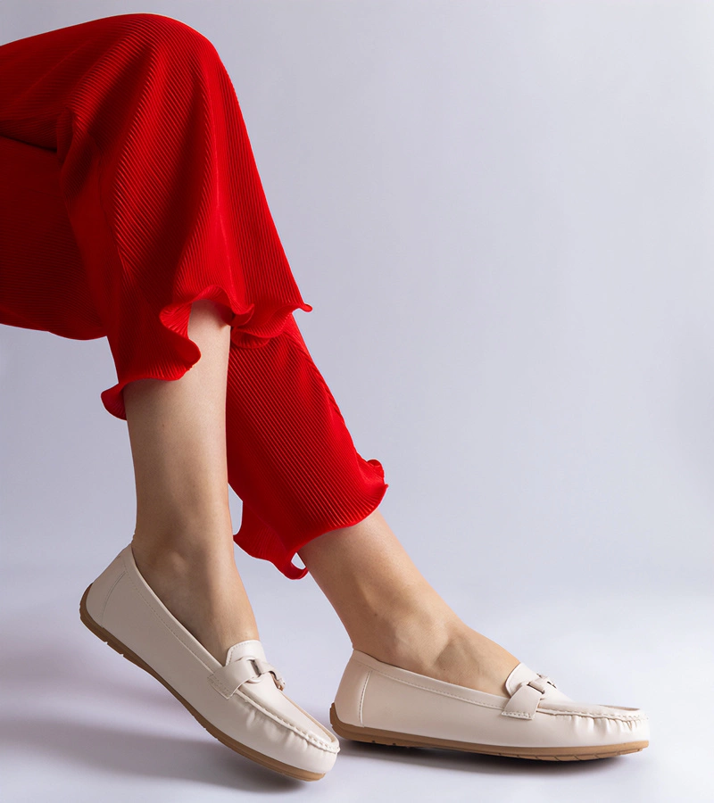 Bézs klasszikus műbőr mokaszinok Pelayo