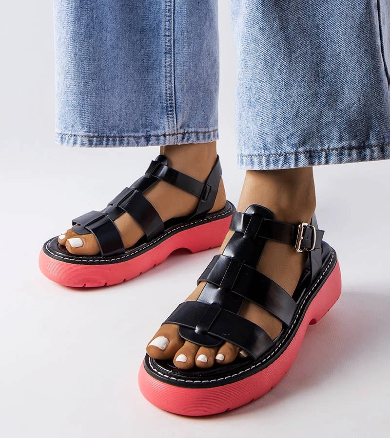 Fekete szandál rózsaszín platformon Loli