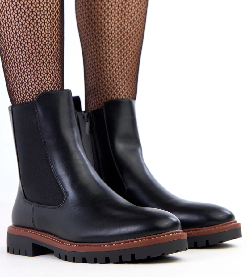 Terrami lapos talpú fekete bokacsizma rugalmas betéttel