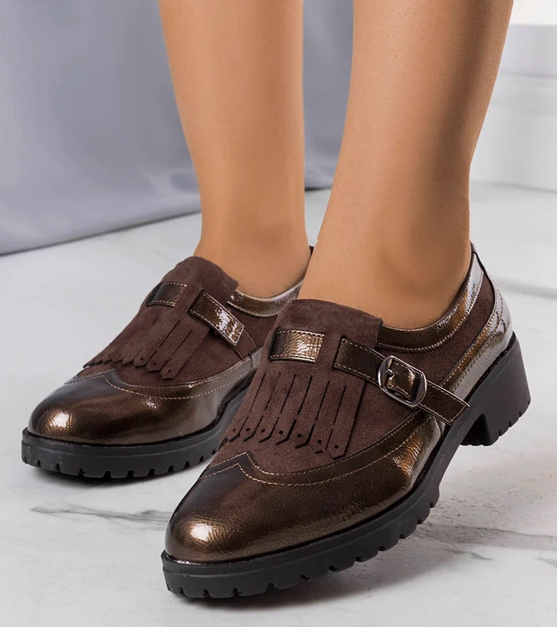 Barna fényes cipők Eliers