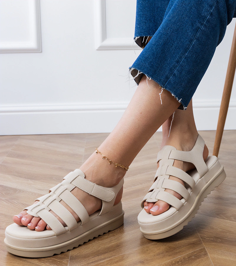 Bézs gladiátorszandál platformon Hartos