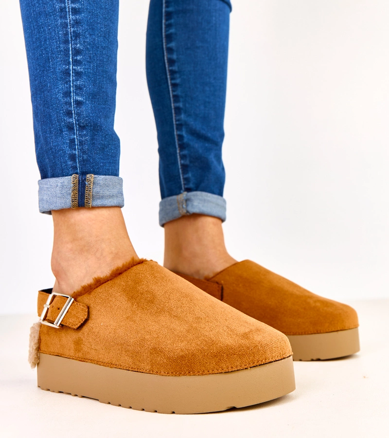 Barna csatos zárt papucs Berley