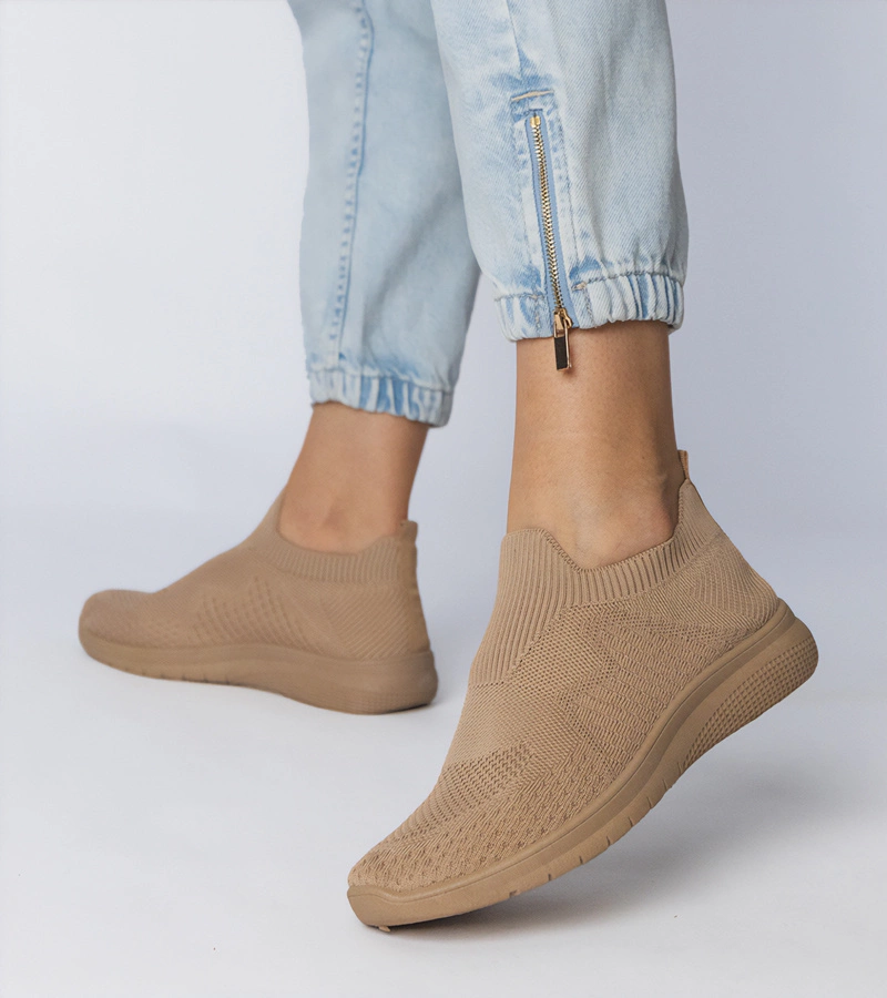 Krém sportos zoknicipős edzőcipő