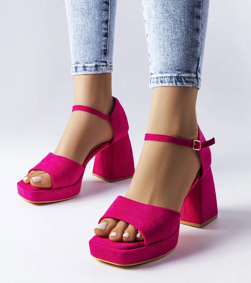 Vinceza divatos magassarkú rózsaszín szandál