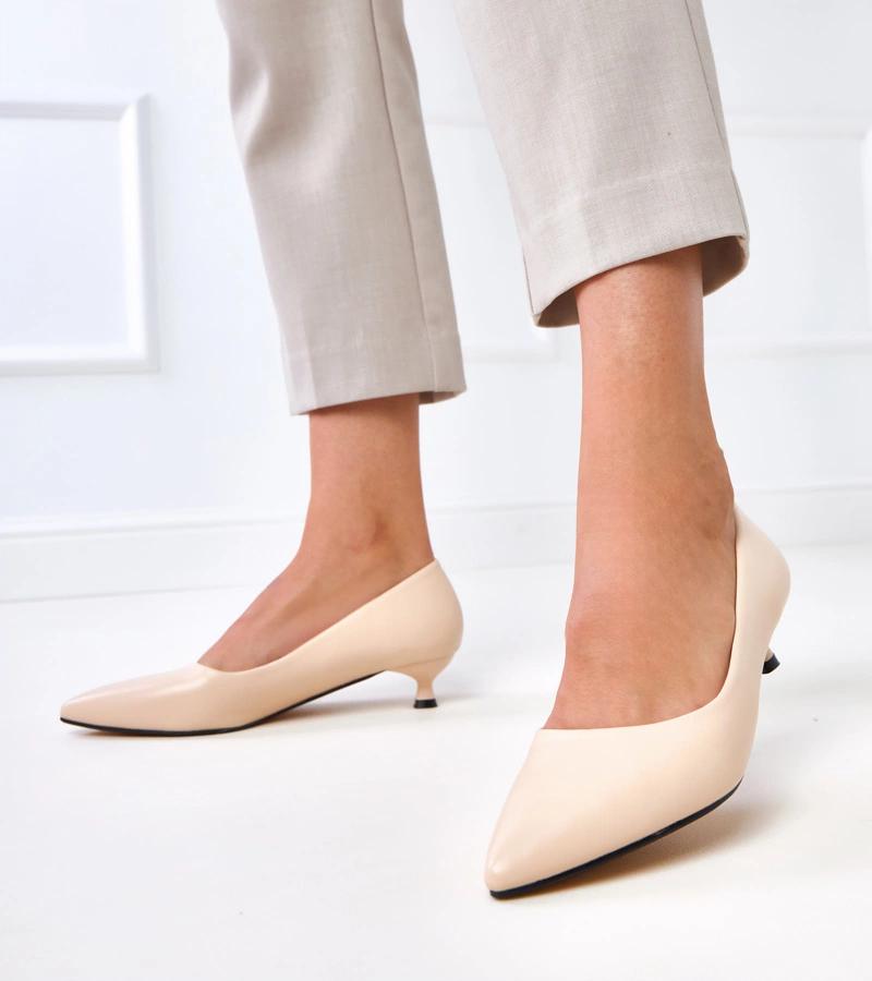 Louise alacsony sarkú bézs cipő