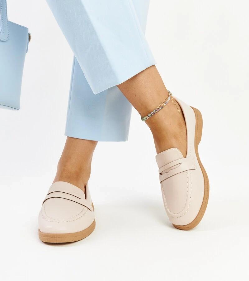 Világos bézs klasszikus Nawrah mokaszinok