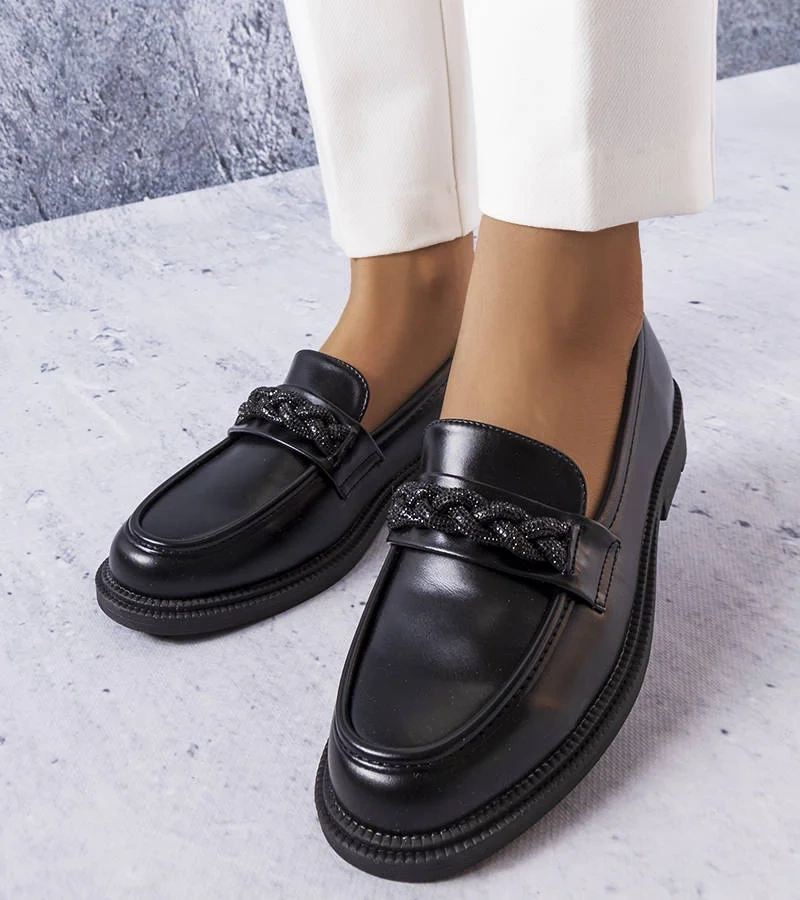 Fekete elegáns mokaszinok cirkóniákkal Colette