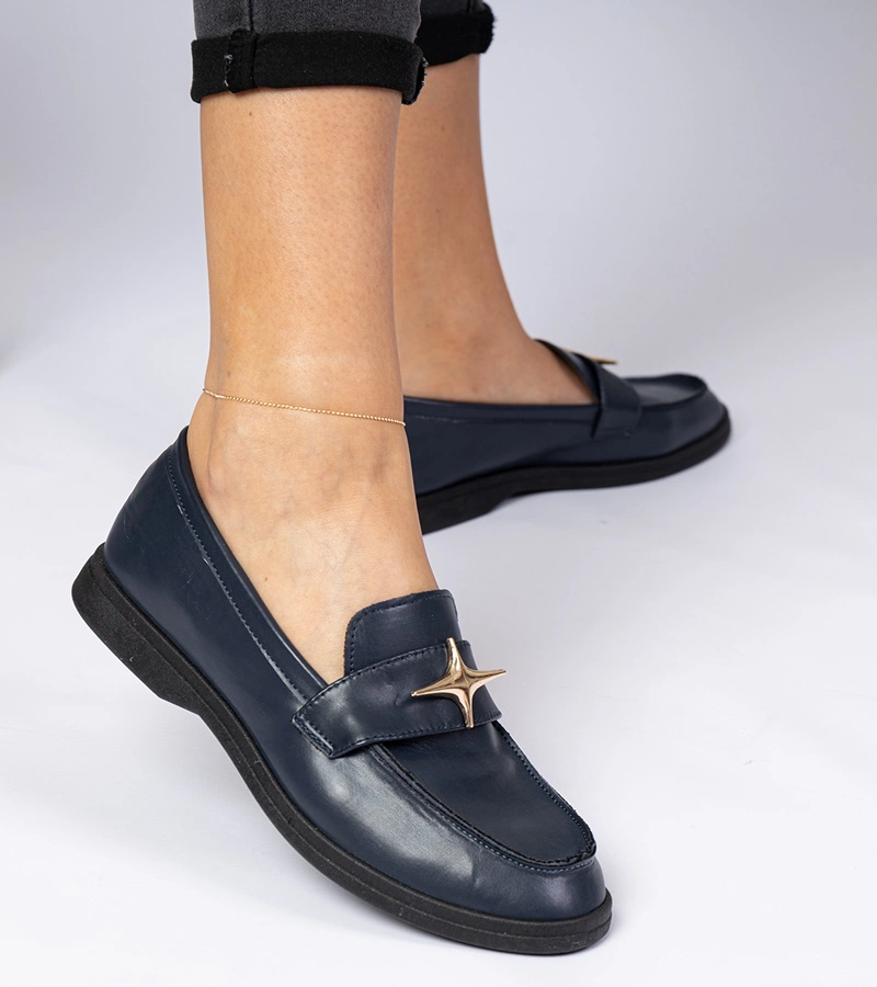 Sötétkék női mokaszin arany díszítéssel Senna