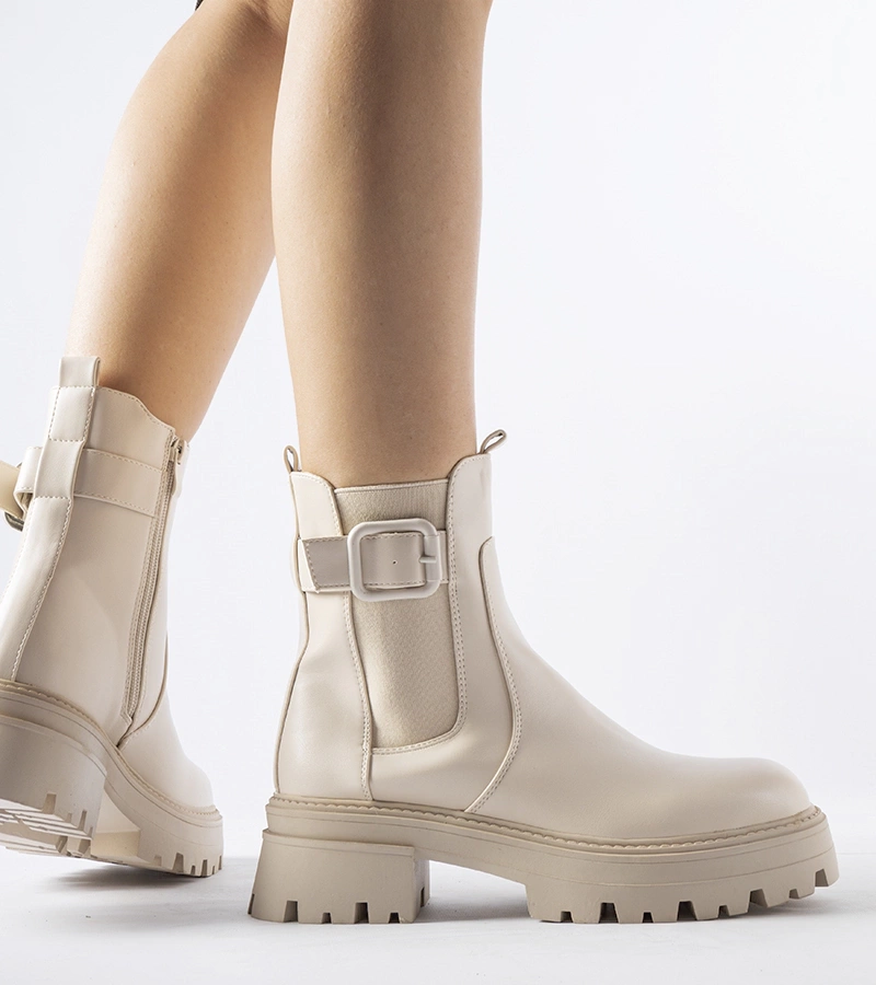 Casola melegített bokacsizma bézs csattal