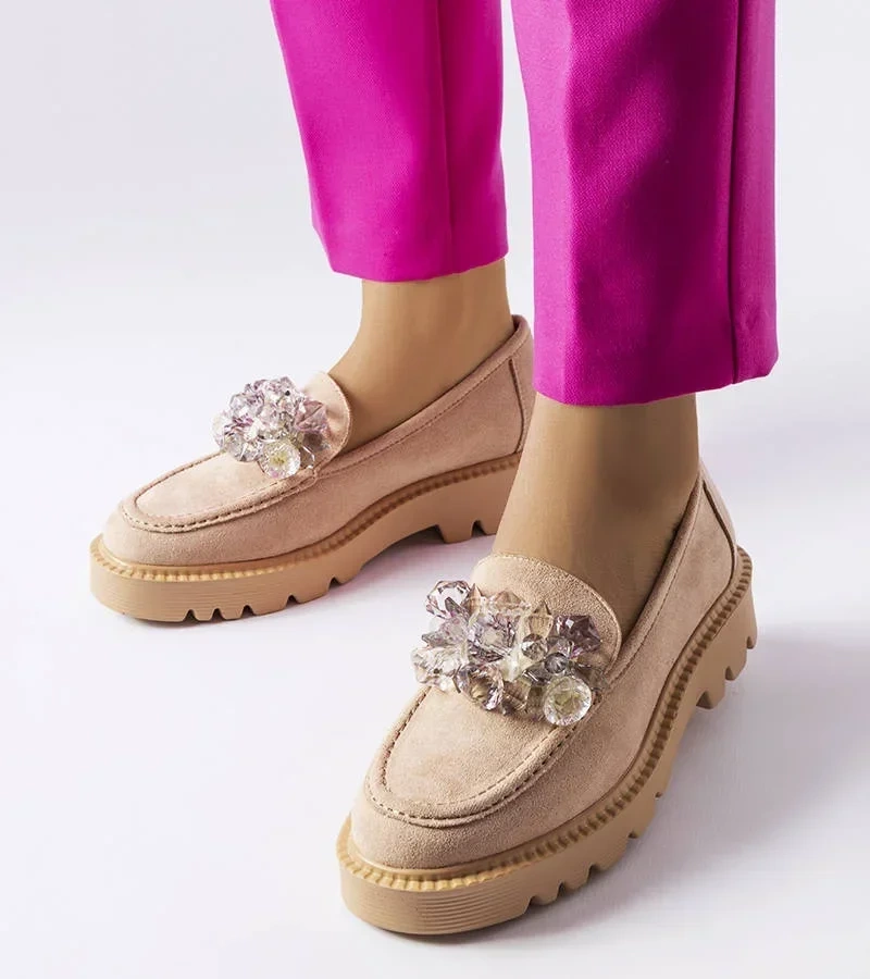 Vinceza kristályokkal díszített bézs mokaszinok