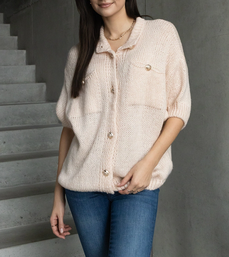 Rózsaszín női pulóver rövid ujjú díszes gombokkal Shela