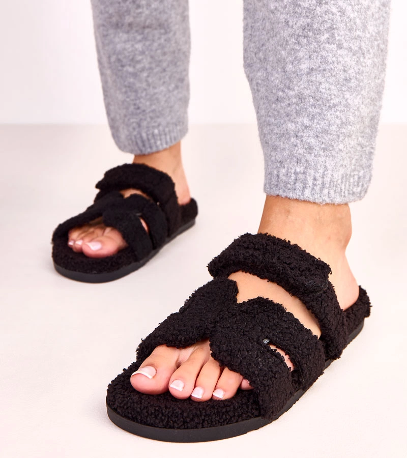 Fekete szőrös papucs nyitott orral Greigan