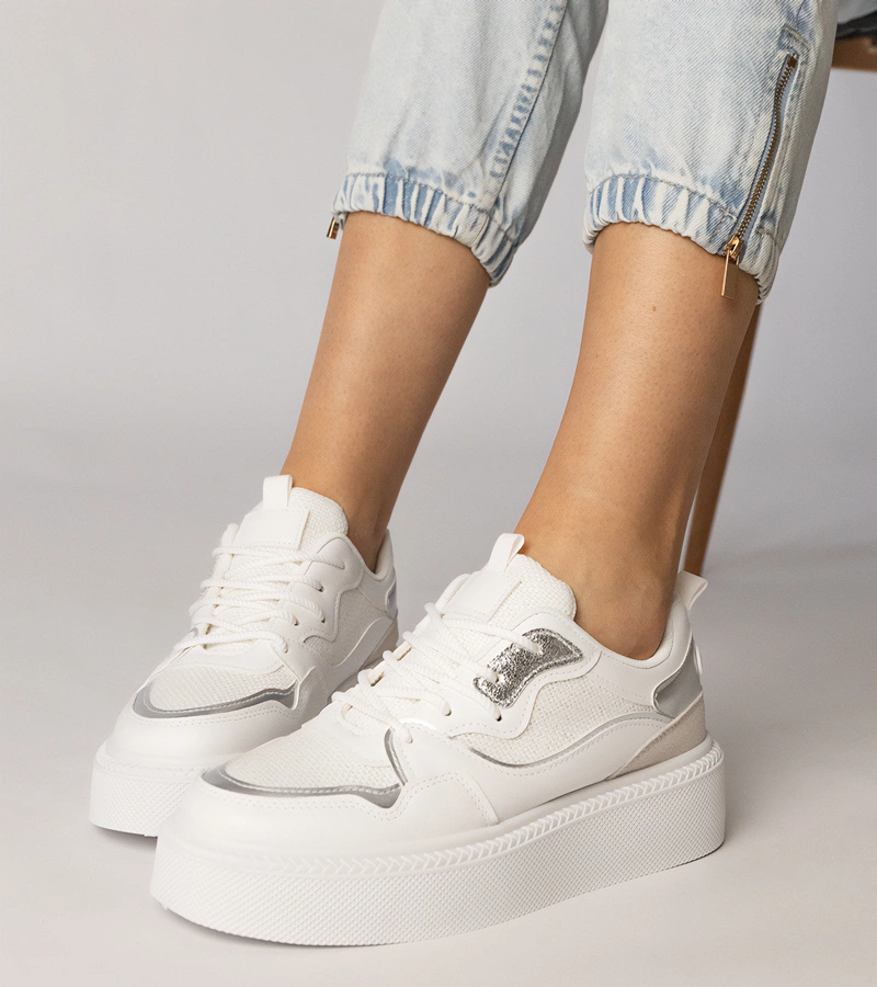 Fehér tornacipő textilbetéttel Miruna