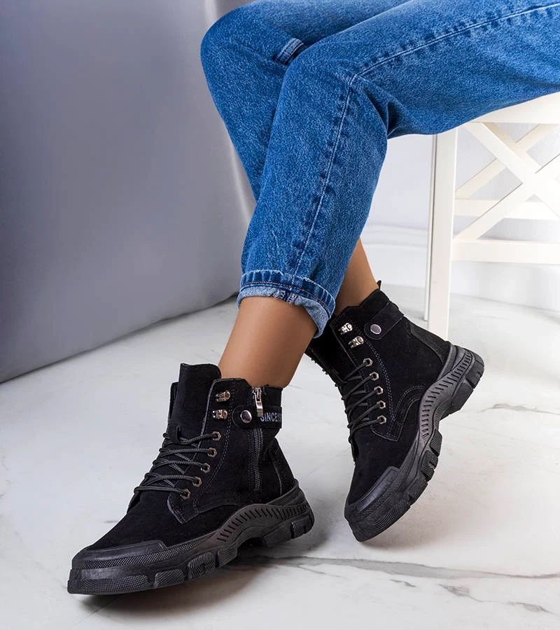 Fekete bélelt bokacsizma Pirangi műszálas szaruból