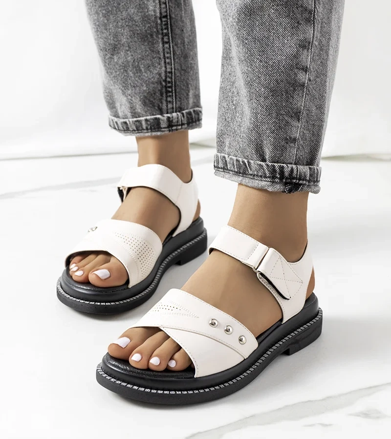 Fehér platformos szandál Meis