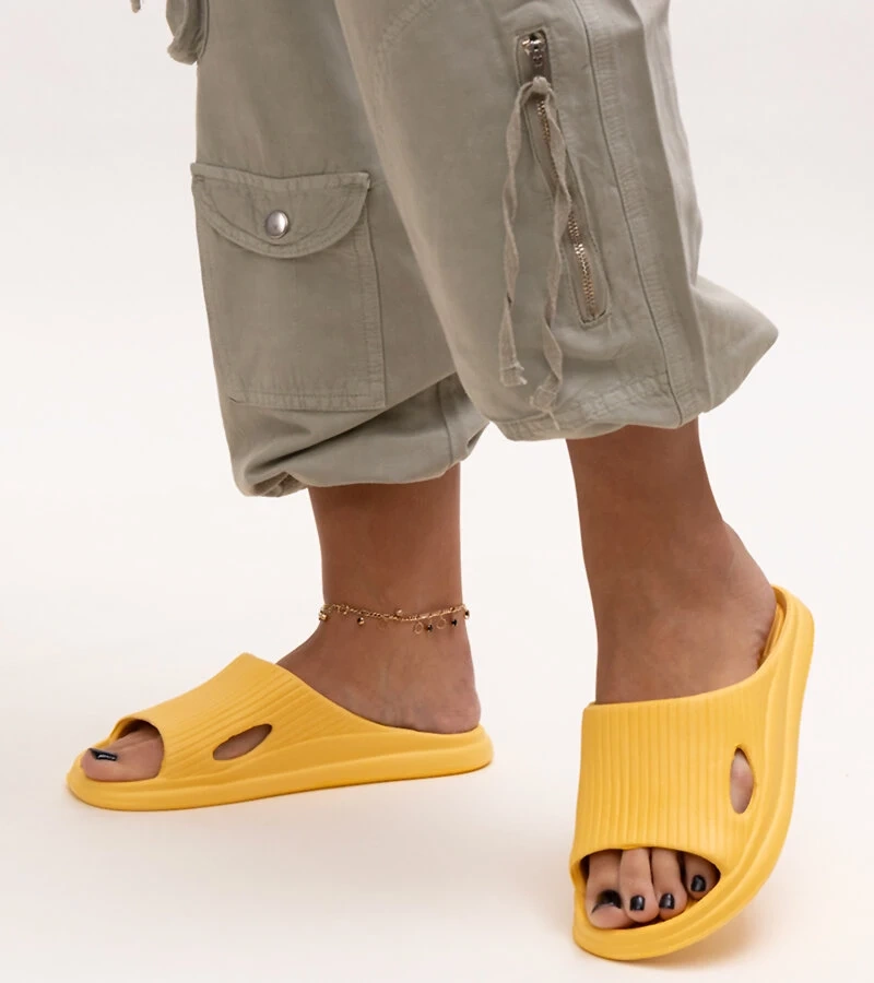 Myrtile sárga habos papucsai