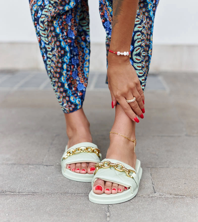 Zöld lábbeli díszített lánc Borgo