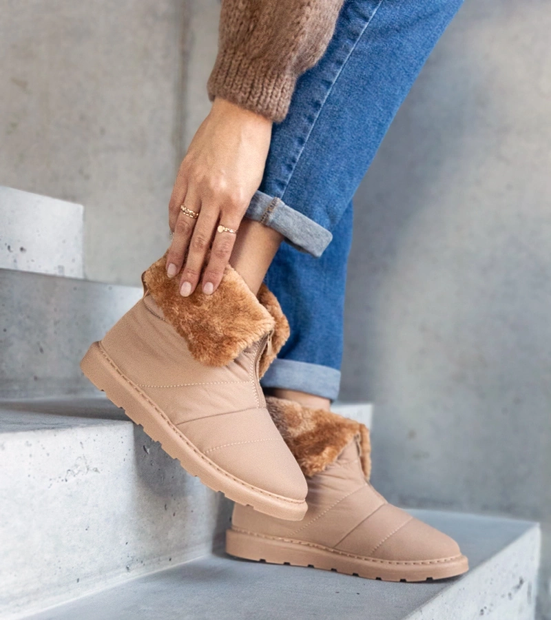 Beige szigetelt hócsizmák Edidda gallérral.