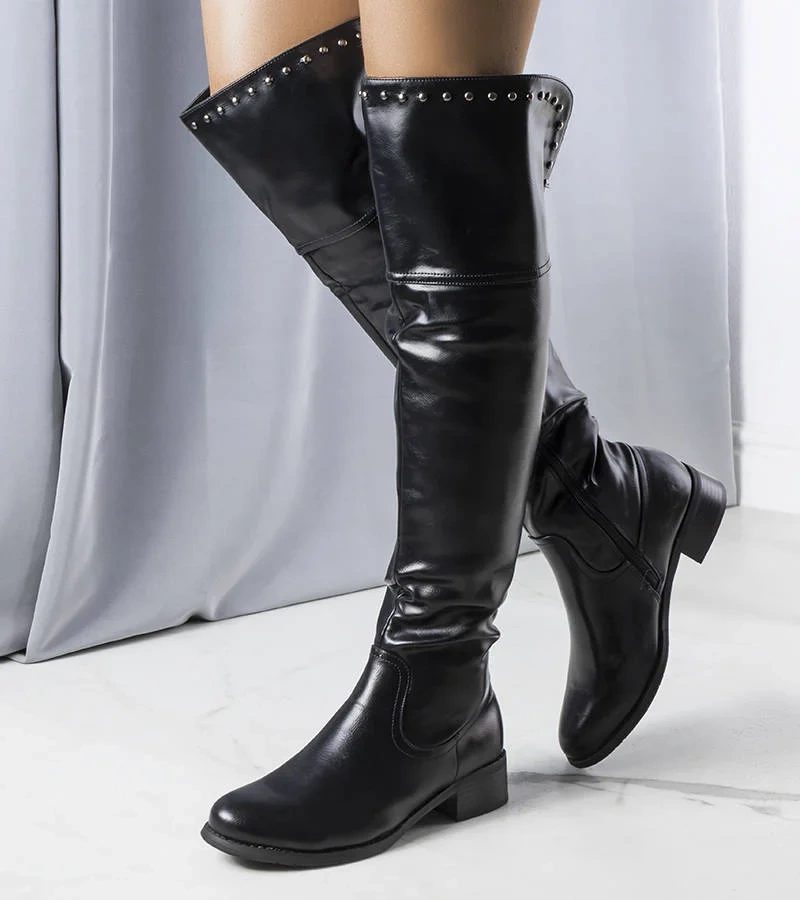 Fekete bélelt lapos sarkú Onyx csizma