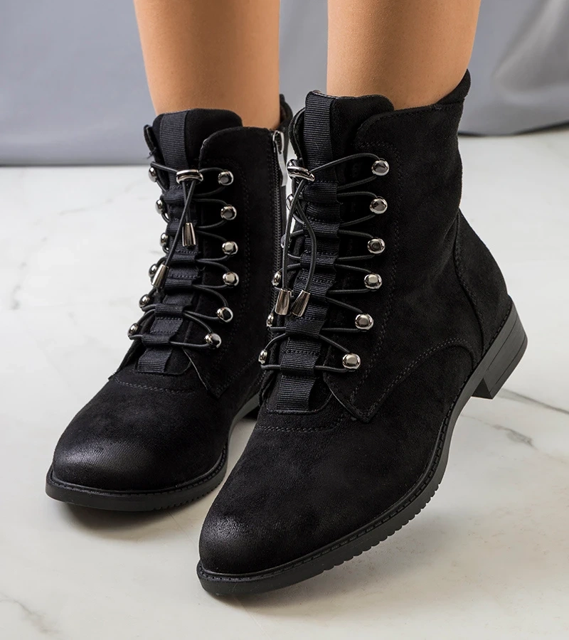 Fekete díszes csizma Vesale