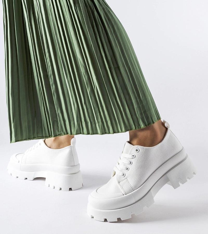 Fehér vastag talpú Pointe félcipők