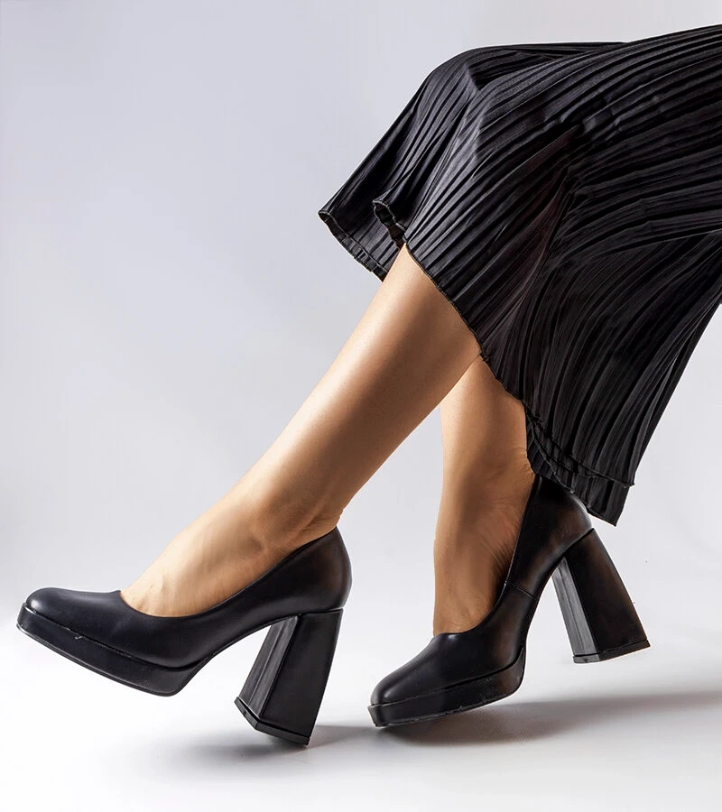 Fekete magas sarkú cipők Mailly