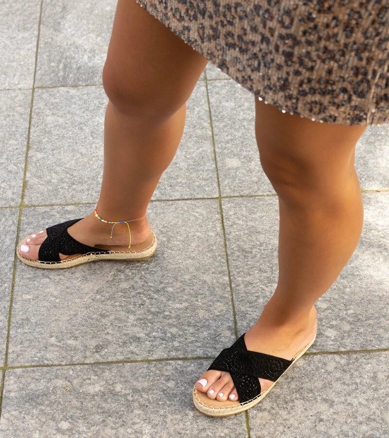 Awet csipkés fekete papucs