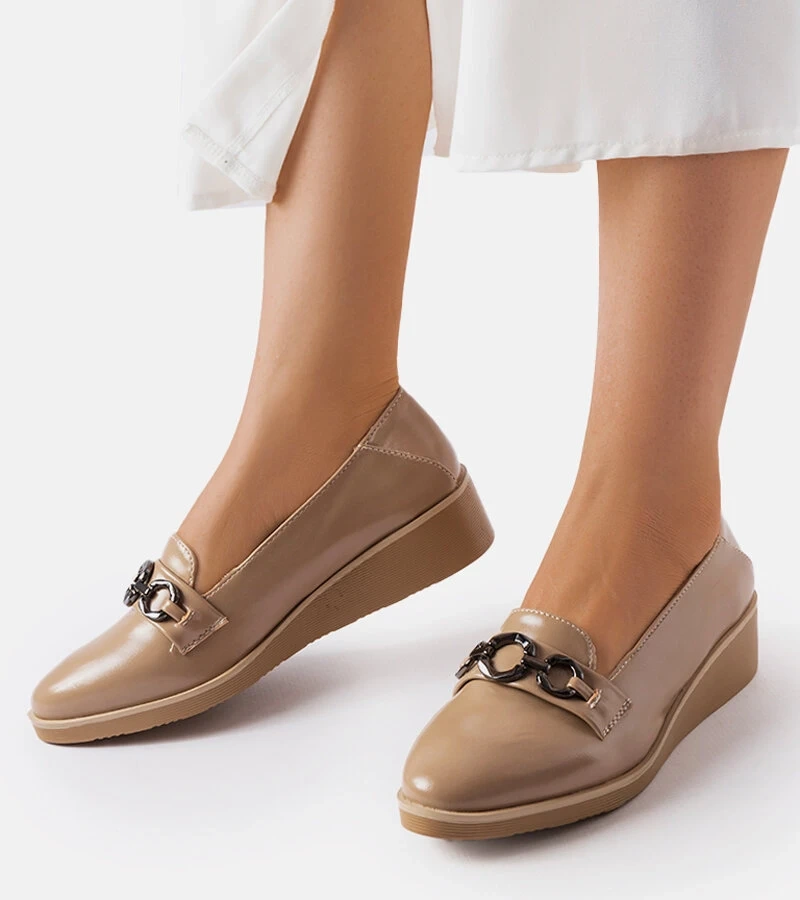 Erin bézs lakkozott mokaszin talppal