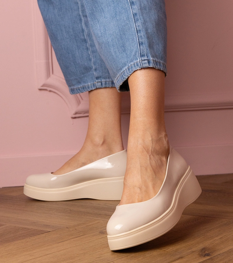 Bézs lakk platform cipő Nikara