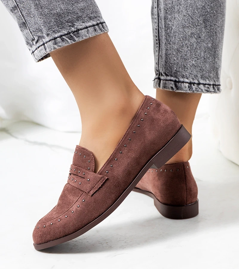 Barna bőrcipő tüskékkel Ishana