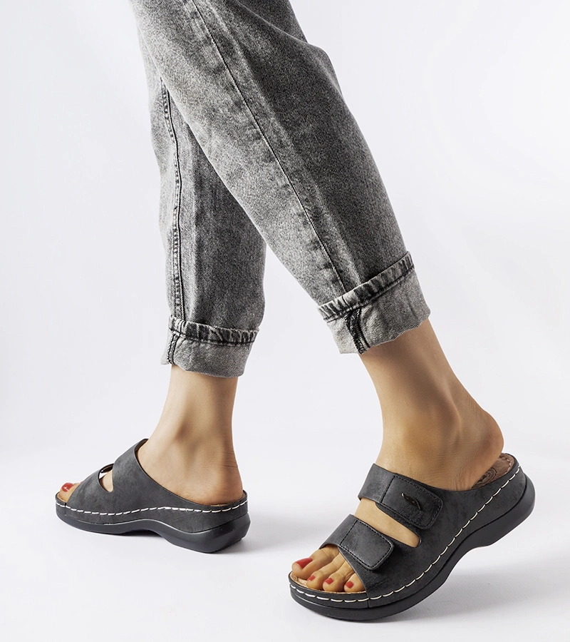 Fekete alacsony sarokkal rendelkező papucsok Fréchette