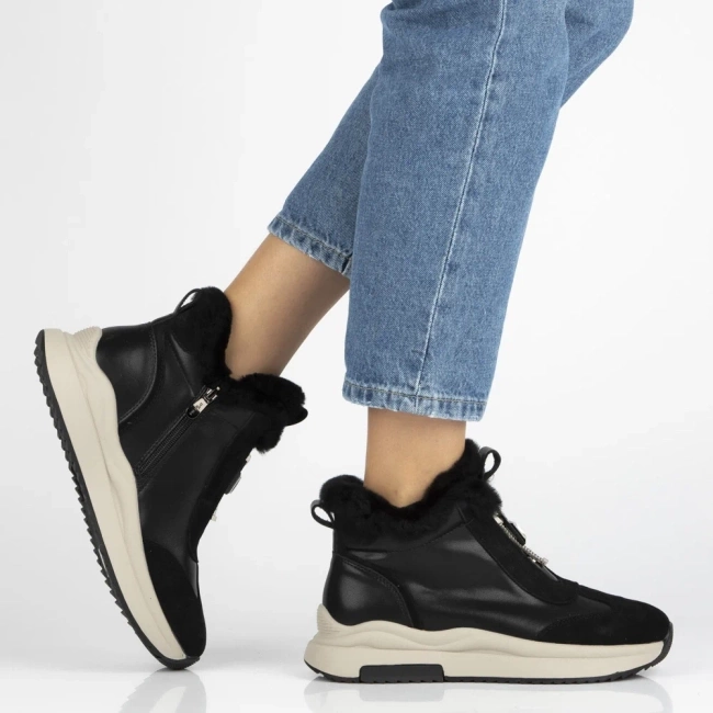 Fekete, valódi bőrből készült, platformos, szőrmés bokacsizma Dorie