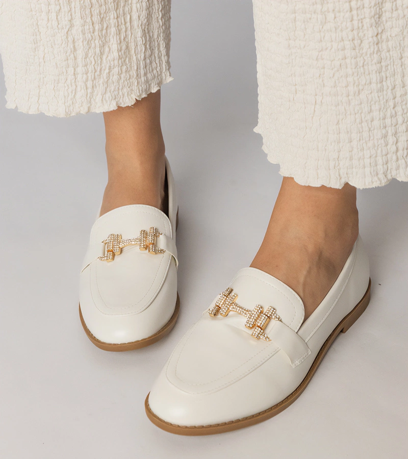Fehér mokaszinok cirkóniával díszítve Kalinta